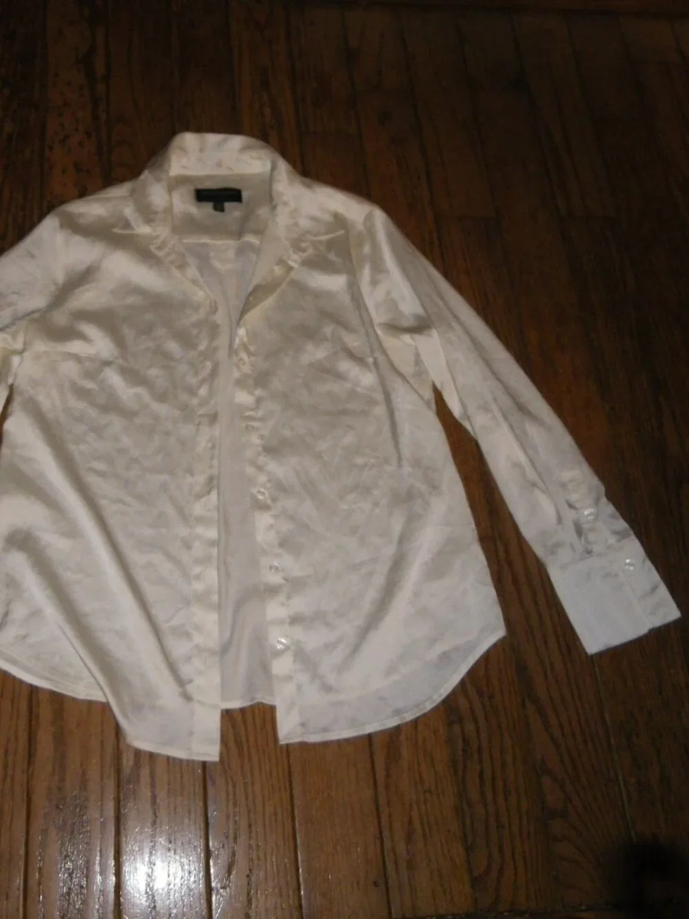 Women’s Banana Republic Classic Fit Silk-Like Button Up Blouse - Picture 5 of 5